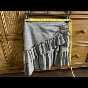 🌟NWT Club Monaco Size 6 🖤 Plaid Ruffled Skirt🙌